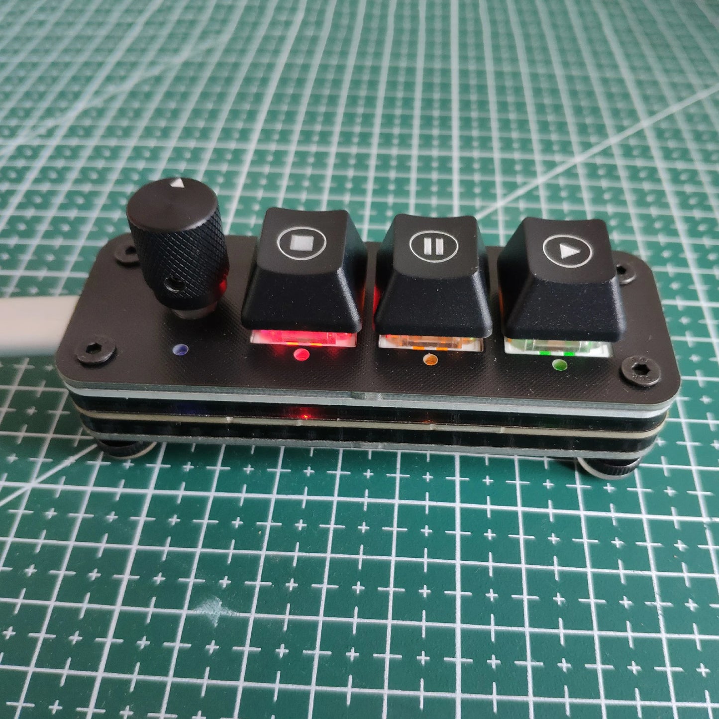 Media Controller QLAB Keyboard Professional Performance Controller 3-Key Knob Drive Free Music Player Controller USB Type-C
